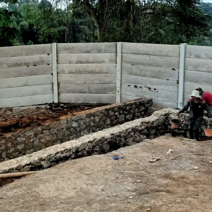 pagar panel beton terpasang rapi