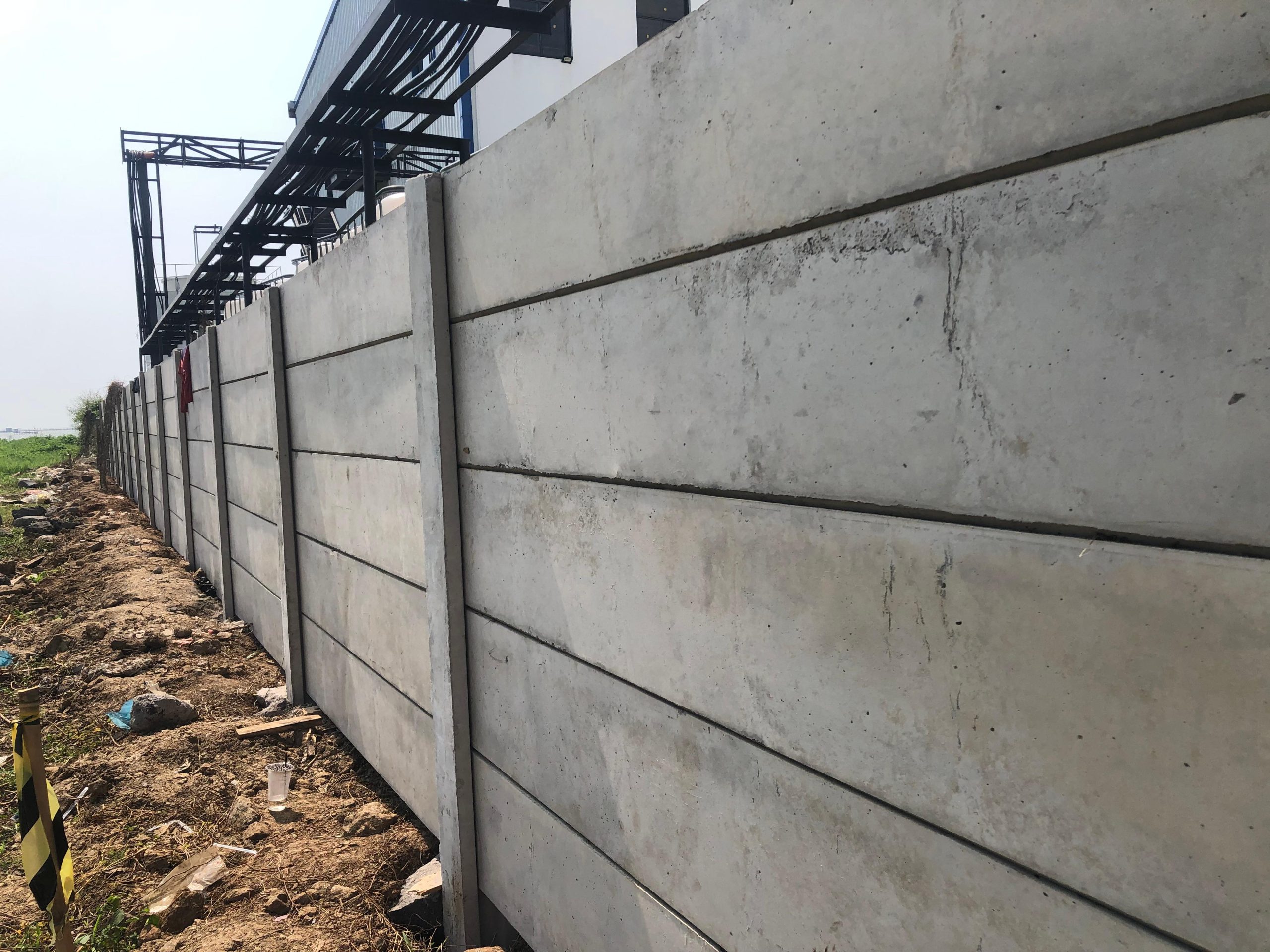 pemasangan pagar panel beton